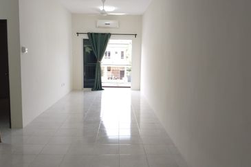 Townhouse Taman Salak Mulia, Salak Tinggi, Sepang