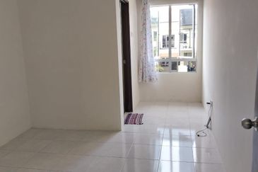 Townhouse Taman Salak Mulia, Salak Tinggi, Sepang