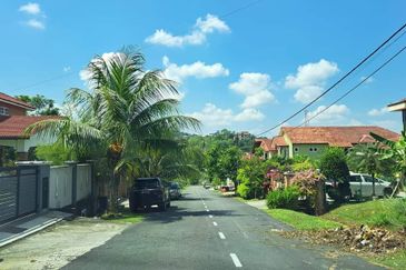 LOT BANGLO DATARAN IMAN, JALAN HJ OMAR, DESA PUTRA, SG MERAB