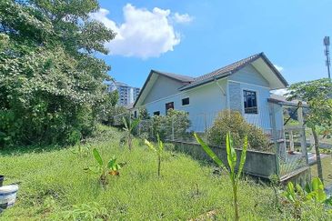 LOT BANGLO DATARAN IMAN, JALAN HJ OMAR, DESA PUTRA, SG MERAB