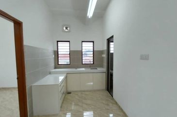 HOUSE FOR RENT NEAR TAMAN MAYANG KELANA JAYA