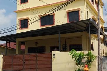 HOUSE FOR RENT NEAR TAMAN MAYANG KELANA JAYA