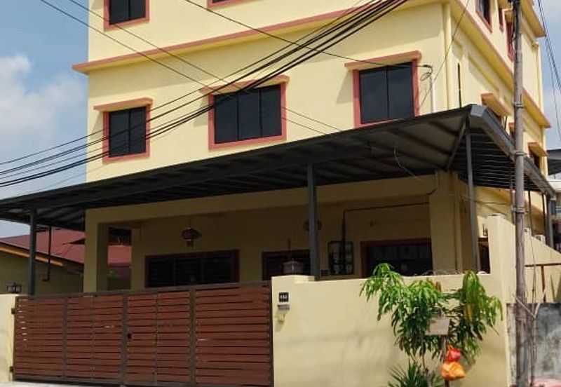 HOUSE FOR RENT NEAR TAMAN MAYANG KELANA JAYA