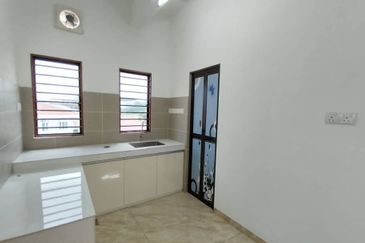 HOUSE FOR RENT NEAR TAMAN MAYANG KELANA JAYA