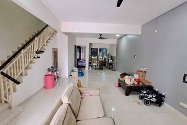 2 Storey Terrace (Facing Open) Diamond Residence For Rent
