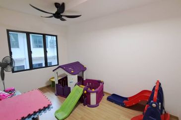 2 Storey Terrace (Facing Open) Diamond Residence For Rent