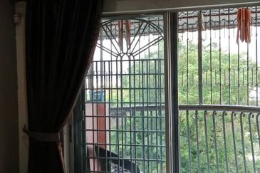 Pangsapuri Mawar @ Taman Kinrara