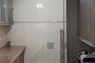 Pangsapuri Mawar @ Taman Kinrara