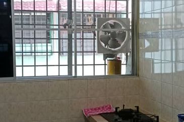 Pangsapuri Mawar @ Taman Kinrara