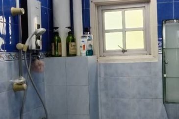 Pangsapuri Mawar @ Taman Kinrara