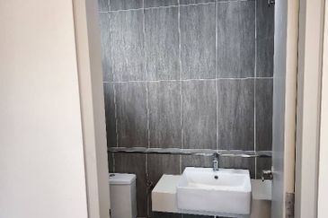 THE PULSE RESIDENCE & THE PULSE