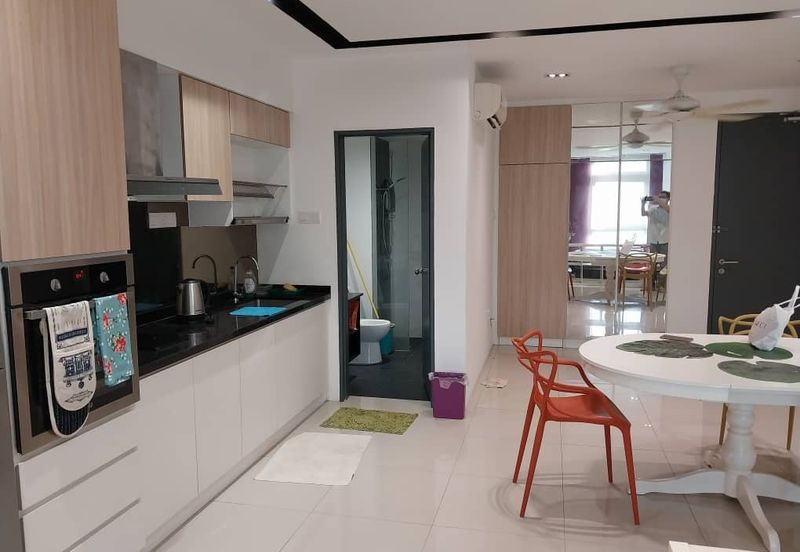 V12 Sovo (Menara Suria)