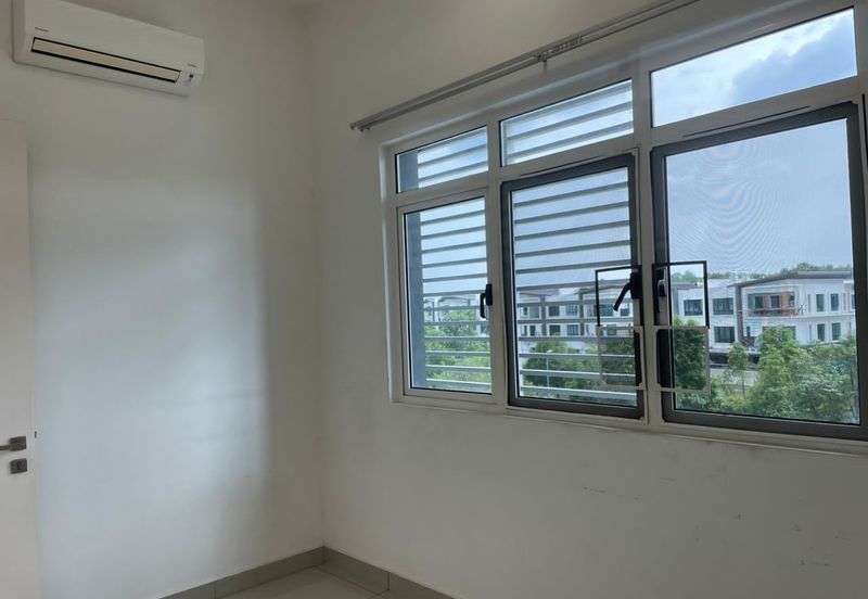 La Thea Residences @ 16 Sierra