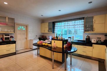 Kota Damansara Seksyen 10 Two Storey Bungalow House Good Condition