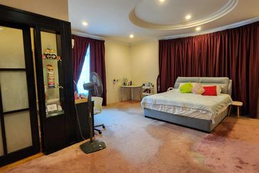 Kota Damansara Seksyen 10 Two Storey Bungalow House Good Condition