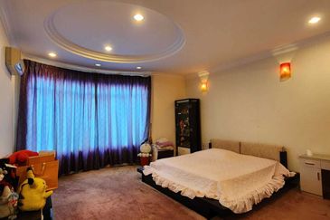 Kota Damansara Seksyen 10 Two Storey Bungalow House Good Condition