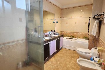 Kota Damansara Seksyen 10 Two Storey Bungalow House Good Condition