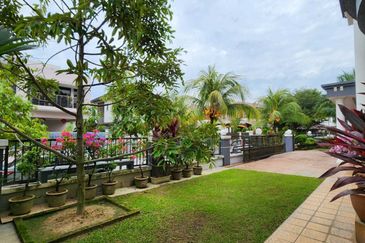 Kota Damansara Seksyen 10 Two Storey Bungalow House Good Condition
