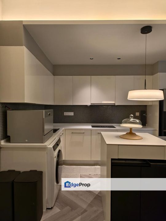 Kota Damansara Cascades Residency Corner Unit Walking Distance to MRT, Selangor, Kota Damansara