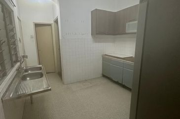 Damansara Jaya 2-Storey Corner House with Spacious Land for Sale