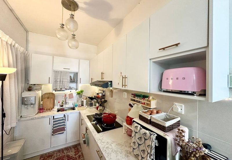 Pr1ma Apartment @ Precint 11