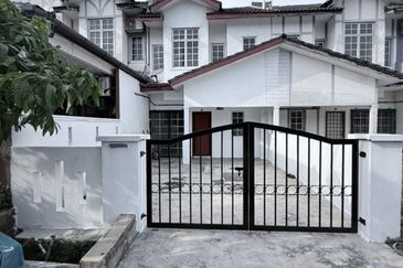 Persiaran Puncak Alam 1 