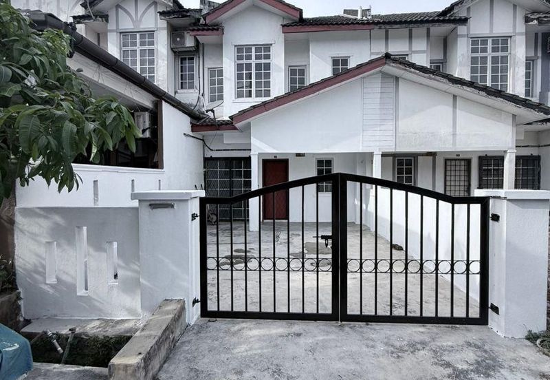 Persiaran Puncak Alam 1 