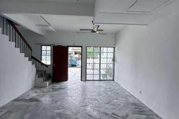 Persiaran Puncak Alam 1 