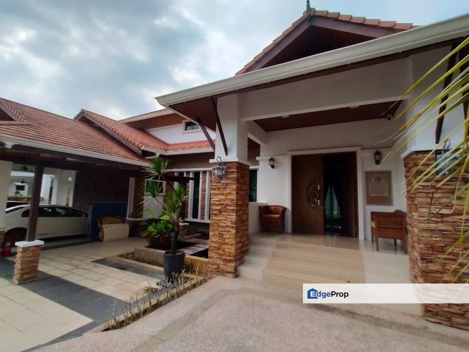 Well Kept Large Land 2 Storey Bungalow Batang Kali for Sale RM2,000