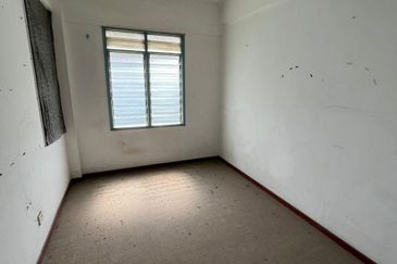 Dahlia Apartment, Putra Perdana