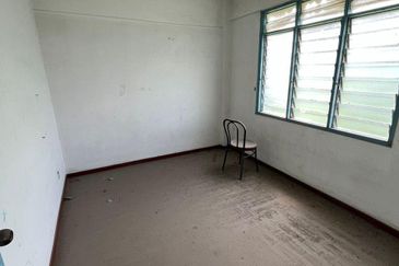 Dahlia Apartment, Putra Perdana