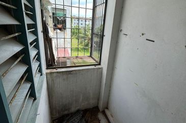 Dahlia Apartment, Putra Perdana