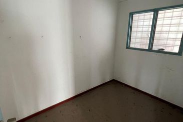 Dahlia Apartment, Putra Perdana