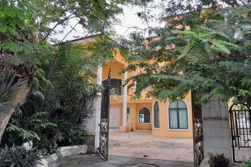 Ampang Hilir 3.5 Storey Bungalow Unit For Sale