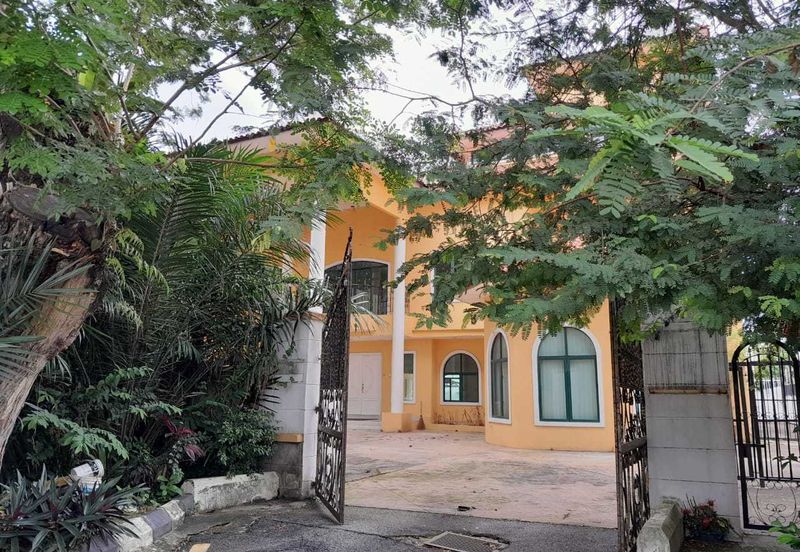 Ampang Hilir 3.5 Storey Bungalow Unit For Sale