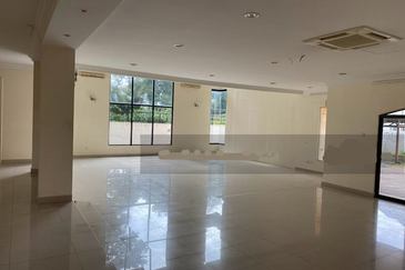 Ampang Hilir 3.5 Storey Bungalow Unit For Sale