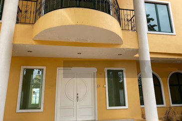 Ampang Hilir 3.5 Storey Bungalow Unit For Sale