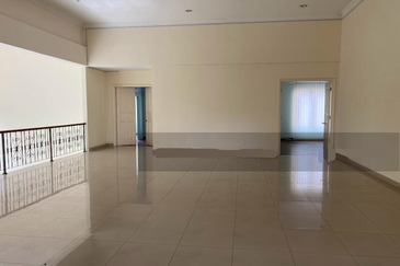 Ampang Hilir 3.5 Storey Bungalow Unit For Sale