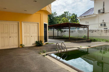 Ampang Hilir 3.5 Storey Bungalow Unit For Sale