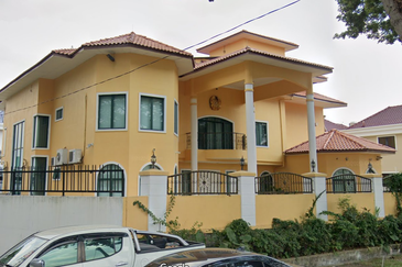 Ampang Hilir 3.5 Storey Bungalow Unit For Sale