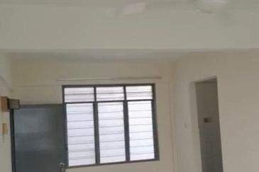 Dahlia Apartment, Putra Perdana