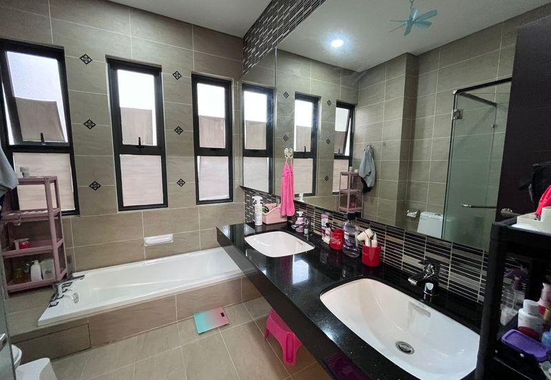 Tiara Hills, Taman Taynton View