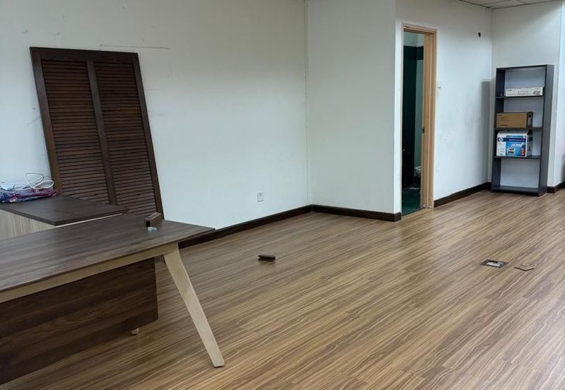 Leisure Commerce Square