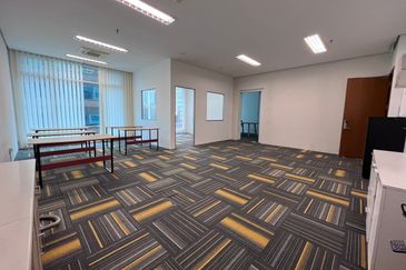 KLCC Soho Suites Office Fully Furnish Unit For Sale