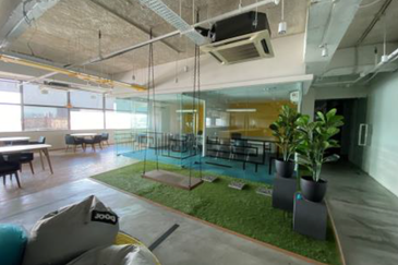 Leisure Commerce Square