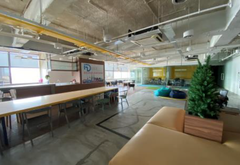 Leisure Commerce Square