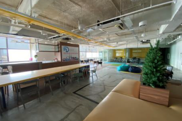 Leisure Commerce Square