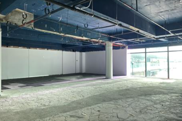 Leisure Commerce Square