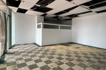 Leisure Commerce Square