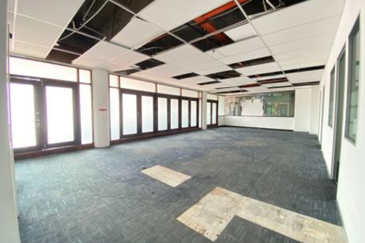 Leisure Commerce Square